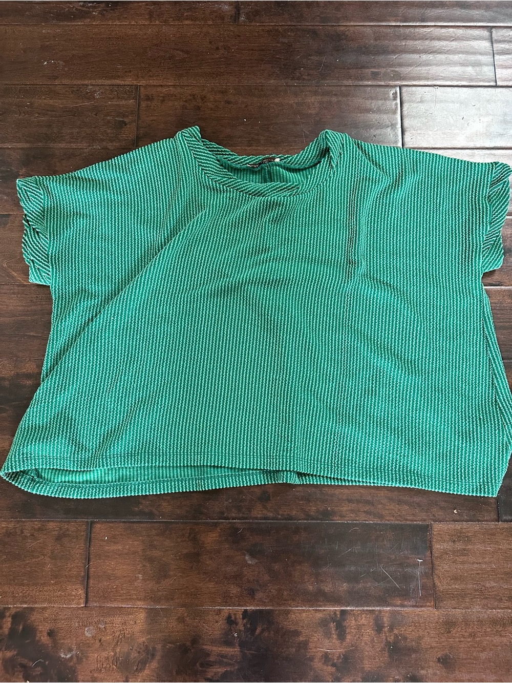 Zenana Outfitters Green Textured Crop Tee